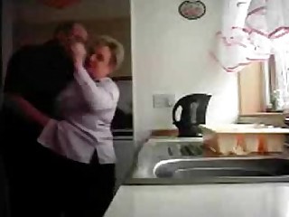amateur daddy verborgen camera keuken- mamma volwassen voyer grappig